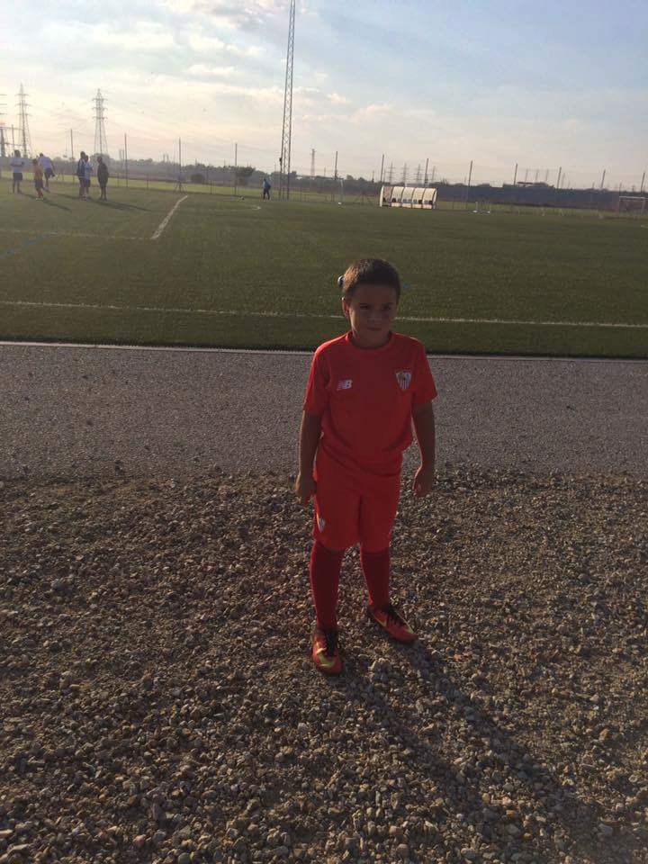 PSHuevar's tweet photo. Alegria enorme saber que nuestro socio prebenjamin Angel Luis Salas Navarro @angel_luis77 ha sido fichado por el @SevillaFC ¡Felicidades! https://t.co/l8umiuV0xM