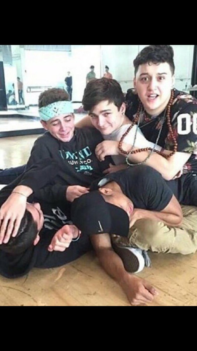 cheyhadlexx's tweet photo. Family is forever. No matter what happens,  you stay no matter the circumstances. 
#5quadforever https://t.co/z4XuRH15hA