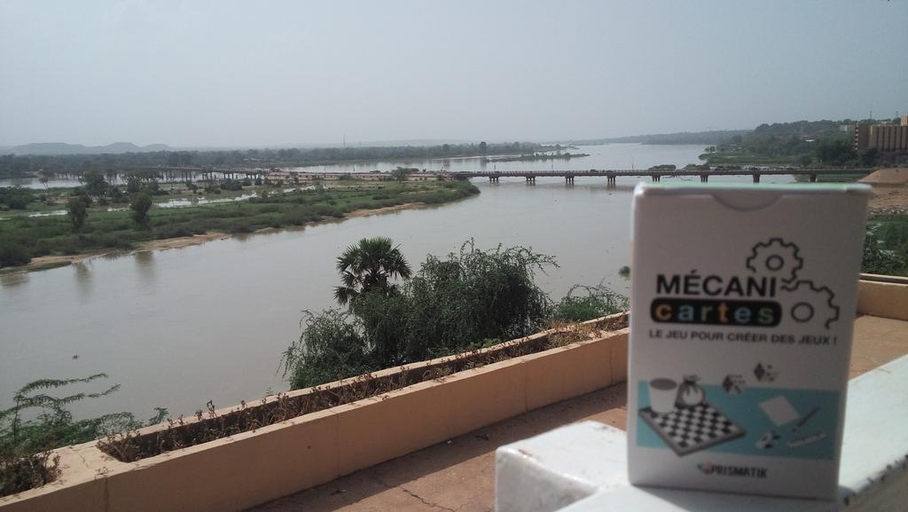 asso_dcalk's tweet photo. @PrismatikFrance @xavier_lardy @CoopAxis visitent un fleuve lointain dans une #Ludobox on vous dira tout bientôt sur @makeryfr https://t.co/dBPiPOClkE