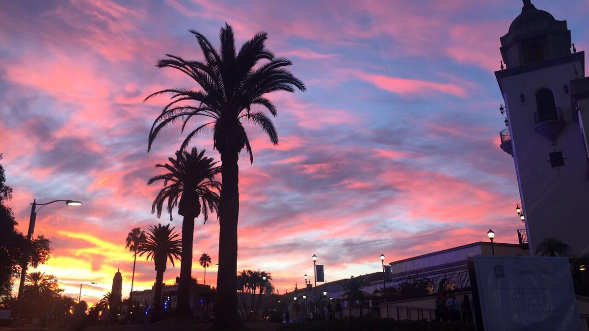 Katherinegreg8's tweet photo. Love where you live. San Diego beats being in the rain back in Seattle. #goaztecs #ShamoonRWS100 https://t.co/sVPpSv3kn0