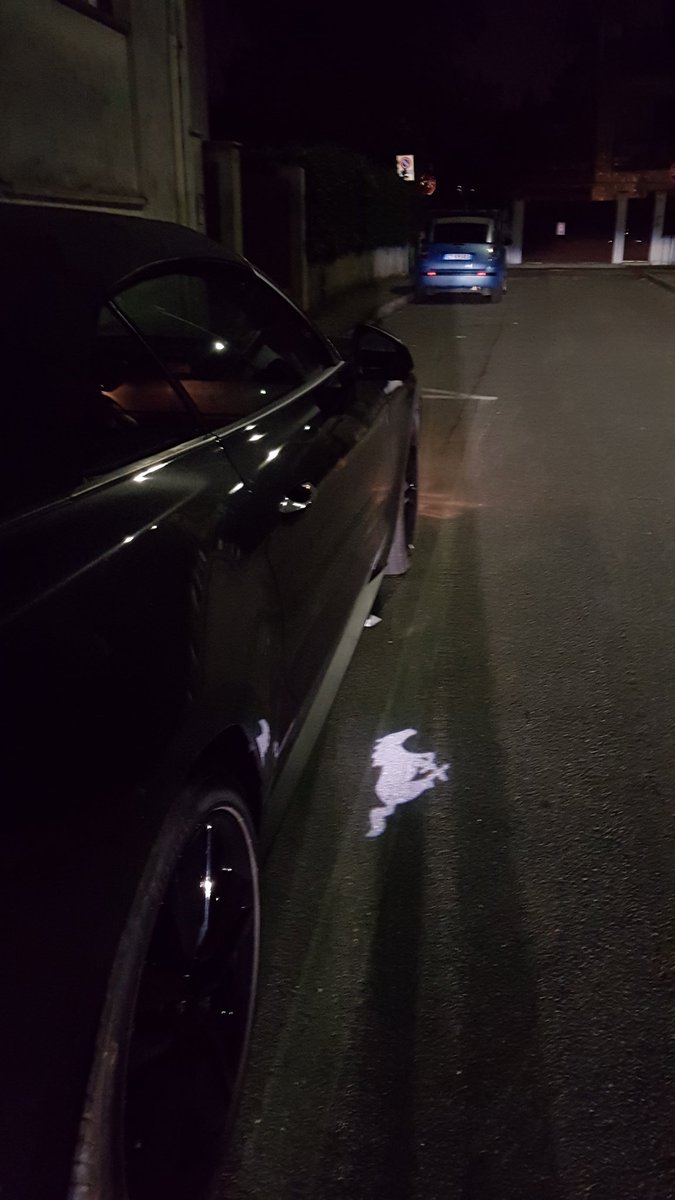 FjonaCakalli's tweet photo. Oggi vado a ritirare la #Mustang e l'omino mi fa: "ecco queste sono le chiavi, buon divertimento" 💙
Va bene, io vado a fare liniorante. Ciao https://t.co/cnpbNEV334