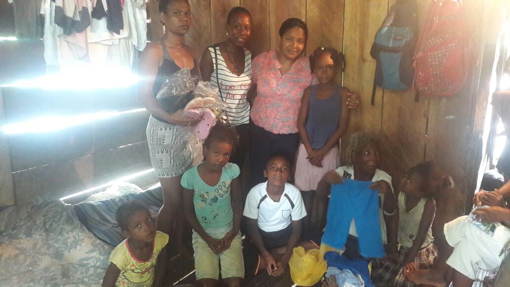 En una tarde llena de magia y de servicio, visitamos a nuestras familias y les entregamos mercados, ropa pero sobre todo les llevamos #Amor.
