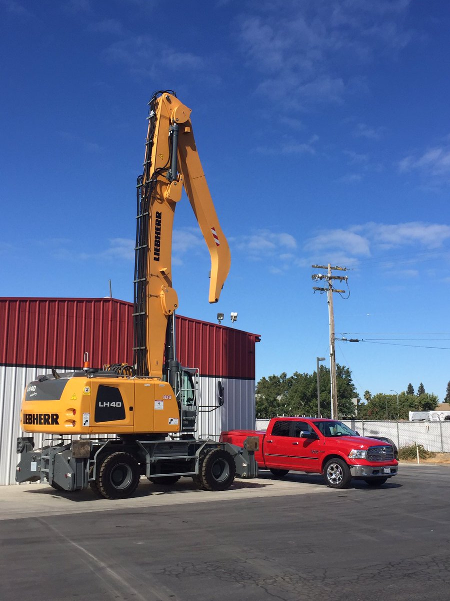 bejaccorp's tweet photo. Liebherr LH 40 Material Handler, with Bejac 67 #recycle #recycling #liebherr #material #handler #materialhandler #wedothat #bejacd #bejac https://t.co/eLcfXcNKvV