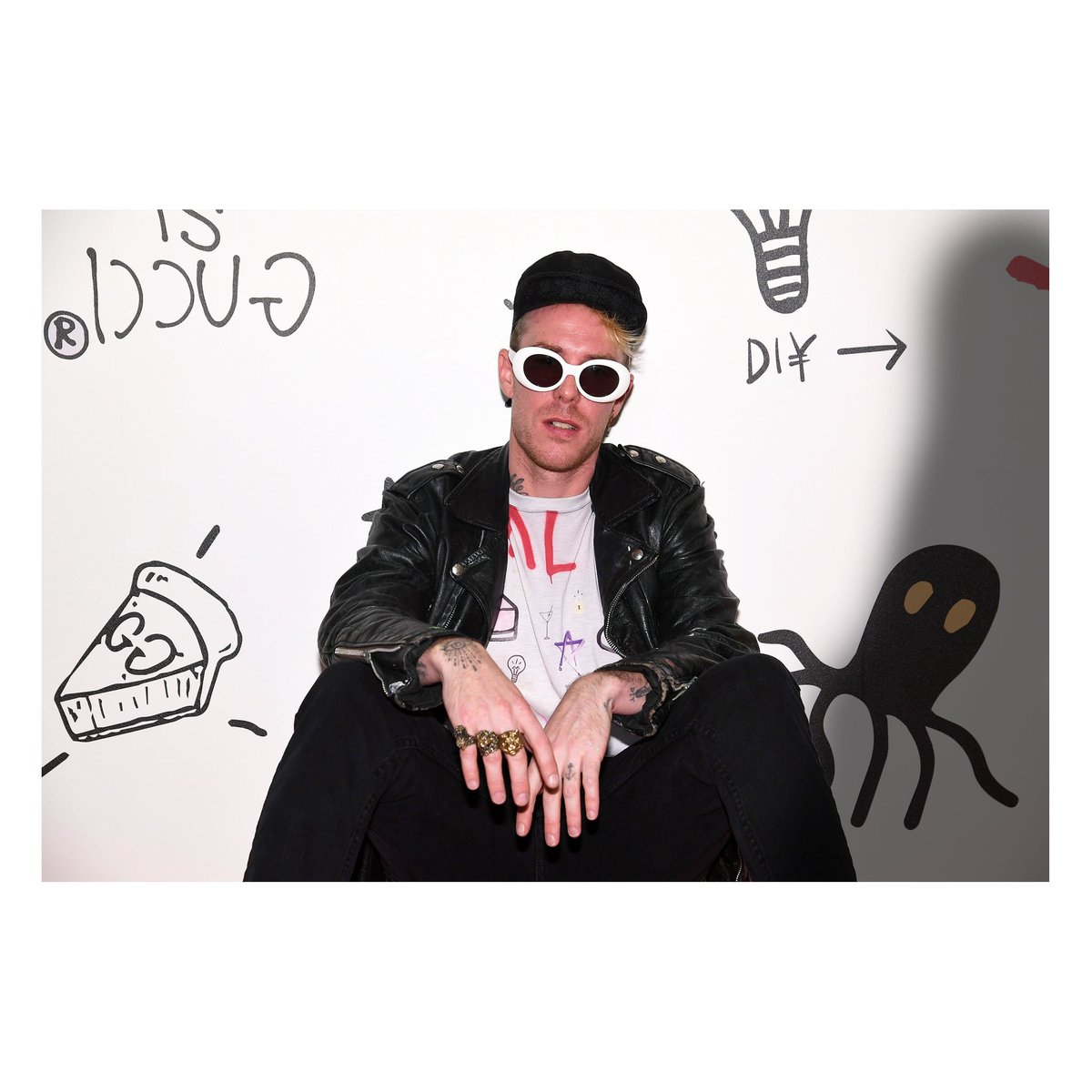 gucci's tweet photo. Curated by artist @troubleandrew, the #GucciGhost room in Dover Street Market Ginza features signature symbols by the Brooklyn-based artist. https://t.co/btbf38nPbL