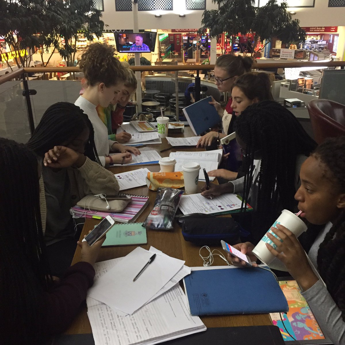 AlisonJDaCosta's tweet photo. Yr11 @holy_board girls are completing prep with snacks #differentenvironment #mindshift #happiness #workingtogether #servicestation https://t.co/3eRSi59SwJ