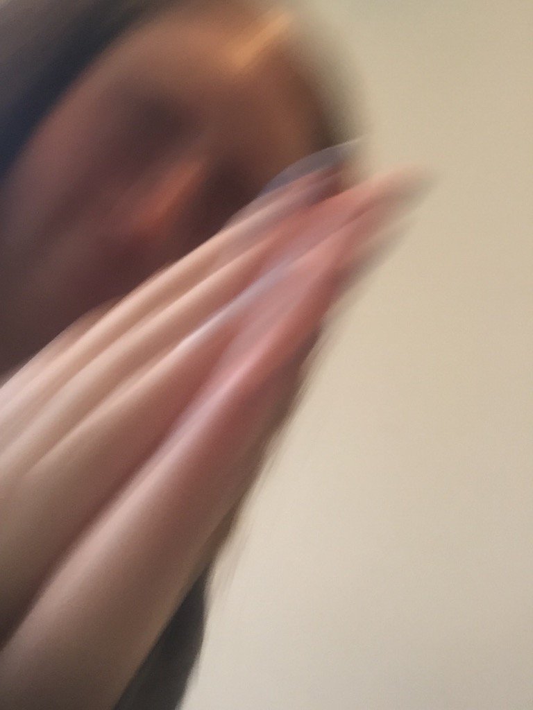 carlskaps's tweet photo. I HAVE SUCCESSFULLY HIGHFIVED MYSELG AND CAPTURED IT OMG #highfiveyourself https://t.co/jlviJslcpR