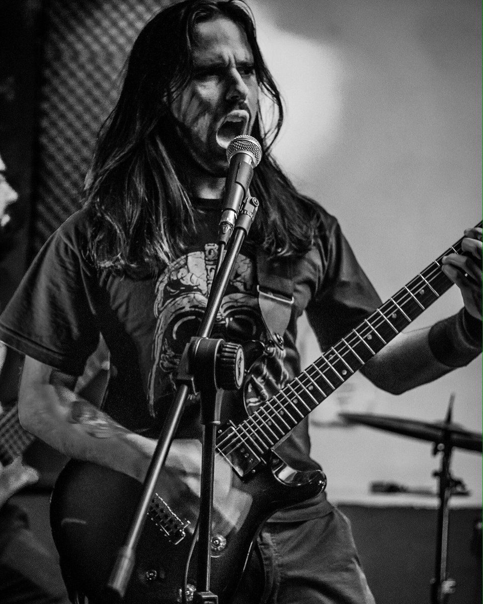 RobinhoJesus_'s tweet photo. Tocando uma | foto por @YaasminCruz #veiaka https://t.co/zyHDbuLd3C