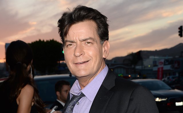 HowManyInches1's tweet photo. #CharlieSheen 6.2in #soft 22.0in #hard #likeSteel #SuperSheenyanDickMode ups it to 42.0in #WinningBoner @charliesheen #HowManyInches https://t.co/tZgg4xphsC