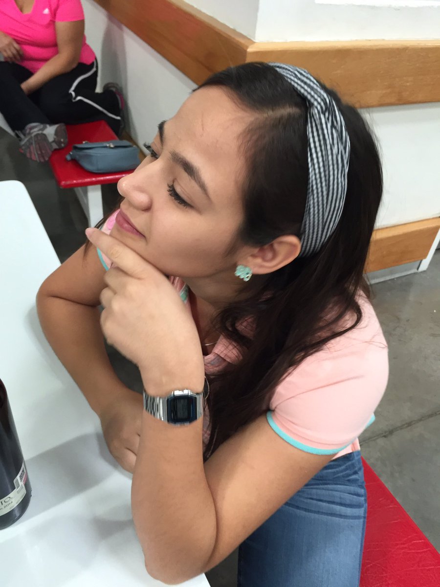karinav9608's tweet photo. Las de etapas hacia la felicidad #tranquila #feelingit #drinkingit https://t.co/fo6POolUeQ