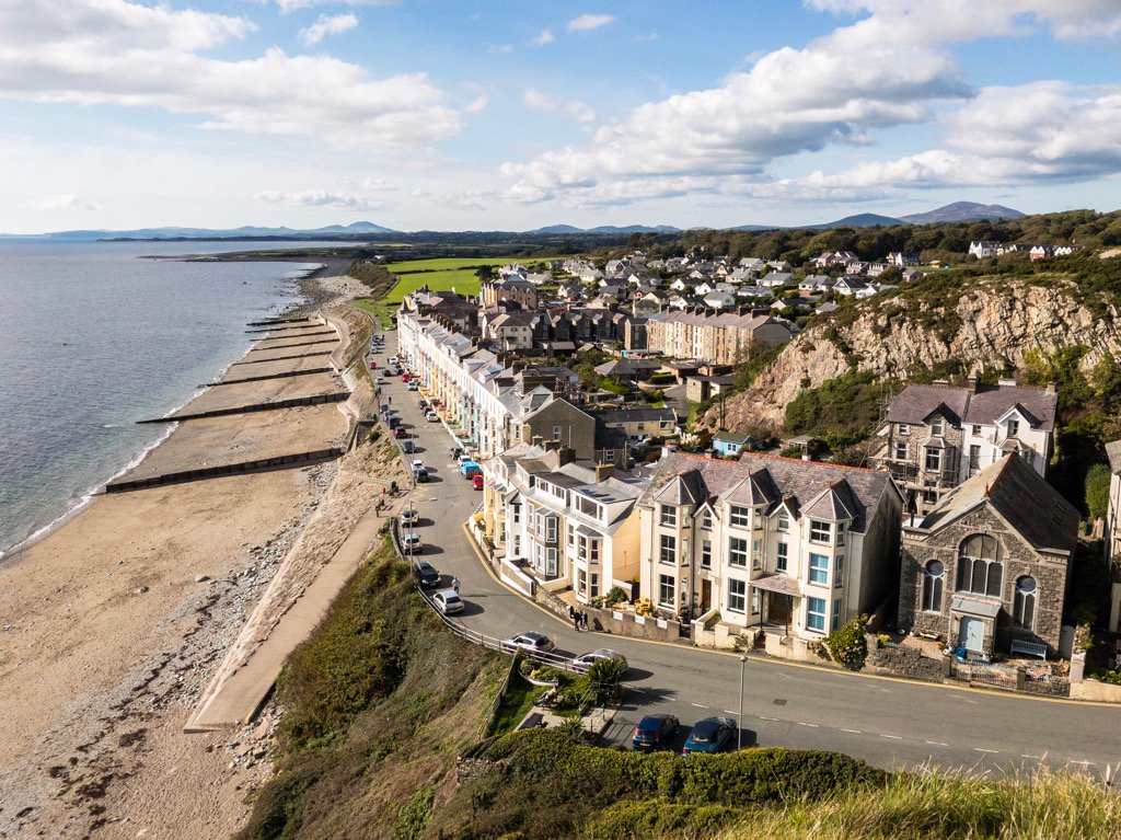 chrismid259's tweet photo. Spent most of the day in Criccieth. Beautiful, peaceful place and amazing views from @CricciethCastle! #photography https://t.co/EBwgfhVKnO