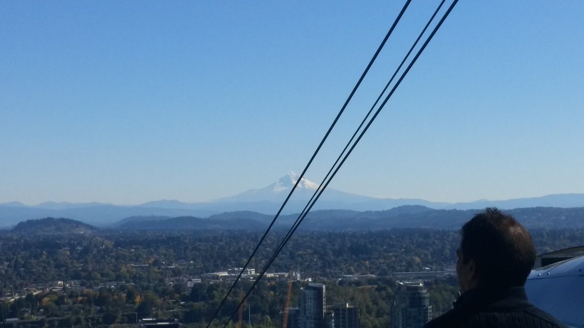 KMOS2010's tweet image. It's one of those days in Portland #TRAM #amazingview