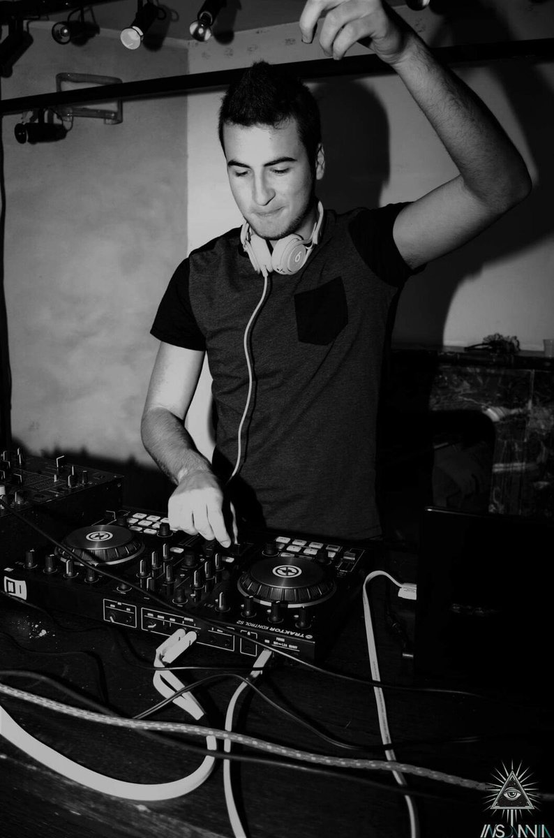 l3graDJ's tweet photo. My last set @ villa luna città alta BG #L3GRA #nativeinstruments #beats #insomnia #putyourhandsup https://t.co/ILqlx4xT7l
