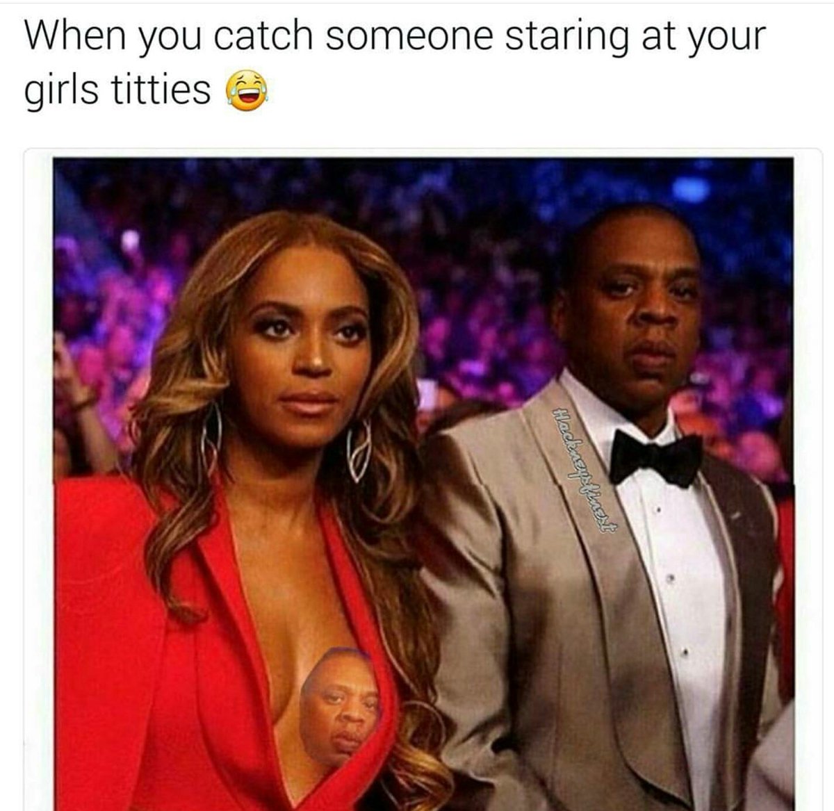 right2laugh's tweet image. When you catch someone starting at your girls titties 😂