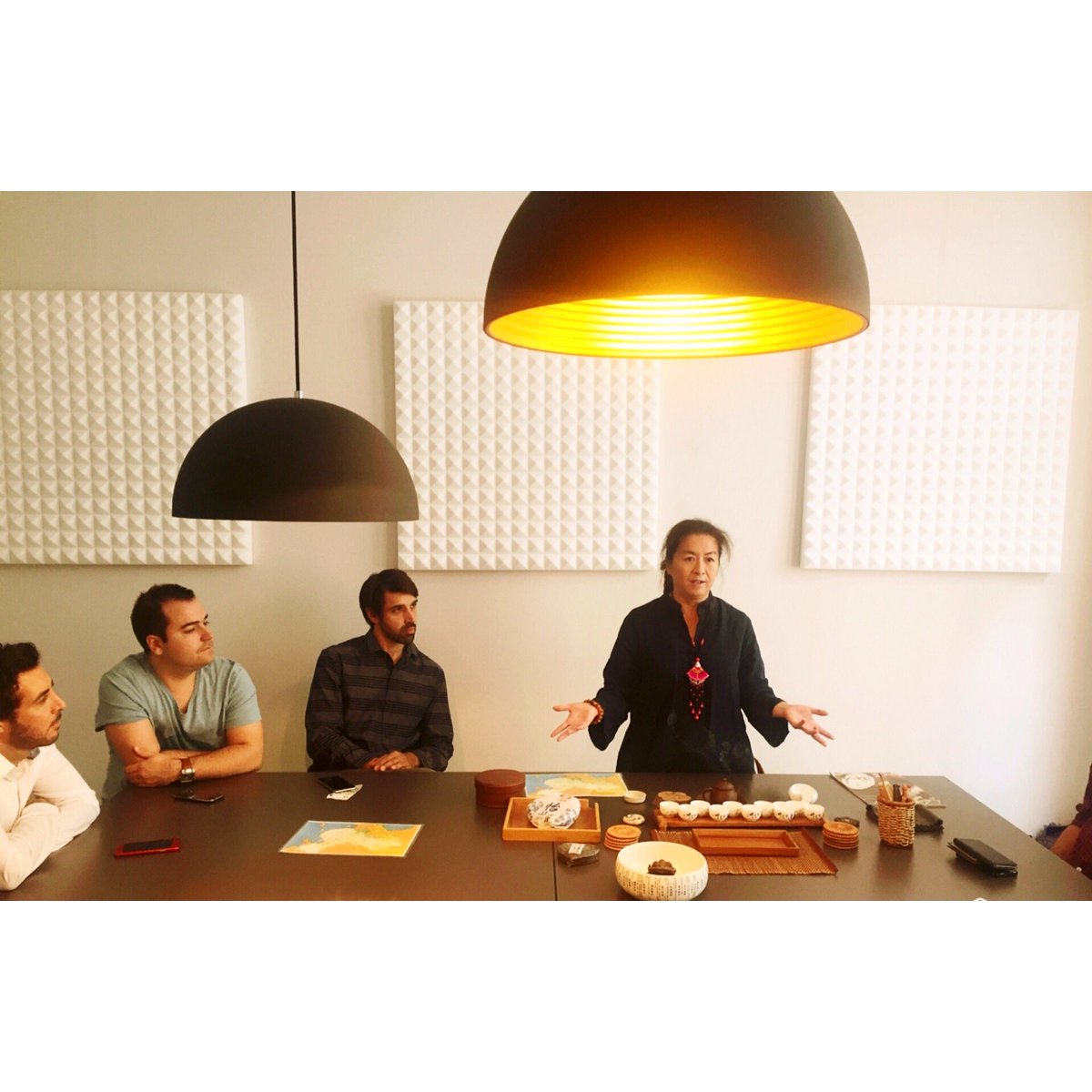 lelabocoworking's tweet photo. Retour sur le #sharinglunch du jour @lelabocoworking dรฉcouverte de la cรฉrรฉmonie du thรฉ, un rituel venu tout droit de #Chine #coworking https://t.co/rSRLrPaAus