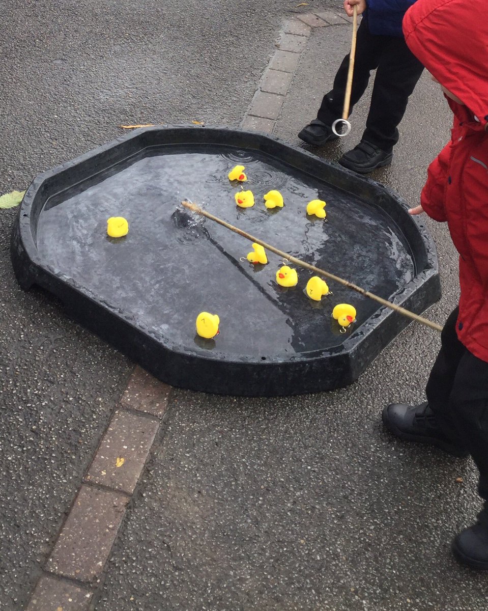 BeechHighlands's tweet photo. The children are really enjoying the Hull Fair games outside this week regardless of the weather! #hookaduck #splat #beanbagthrow π π‘π https://t.co/7lrLfgB03o