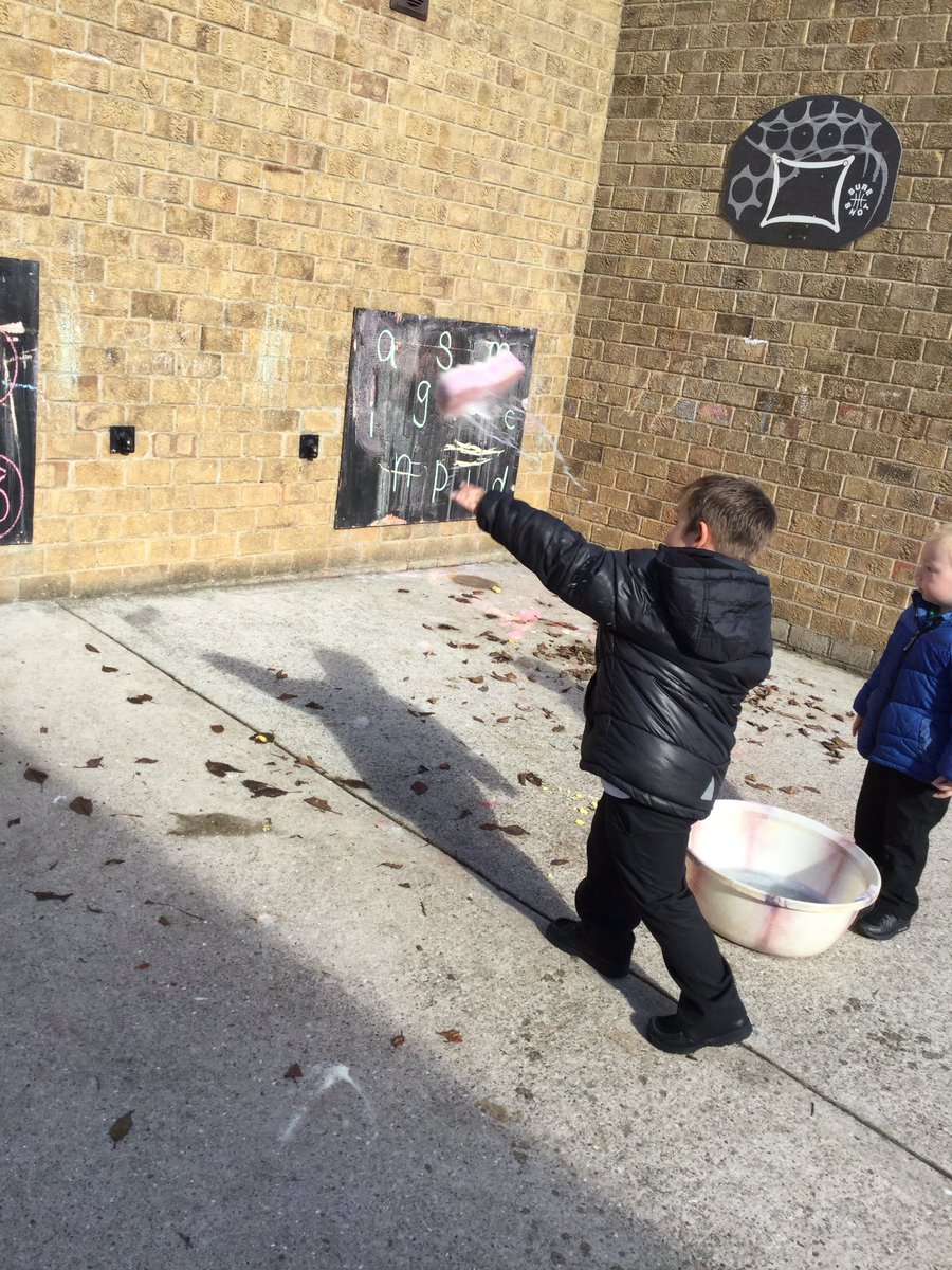 BeechHighlands's tweet photo. The children are really enjoying the Hull Fair games outside this week regardless of the weather! #hookaduck #splat #beanbagthrow π π‘π https://t.co/7lrLfgB03o
