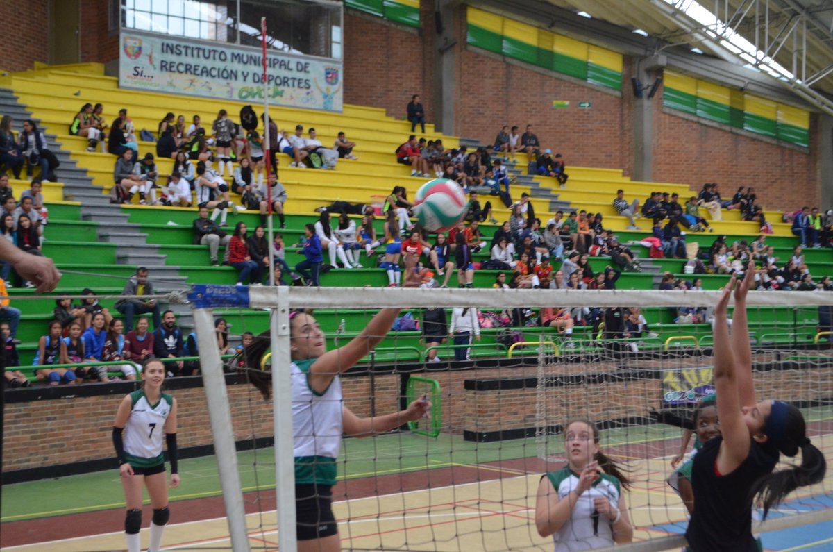 Gazu_cliente's tweet photo. Hoy empieza Lo mejor del Voley Aquí en #FestinalVoley #Chia https://t.co/jHdlFk9sTi