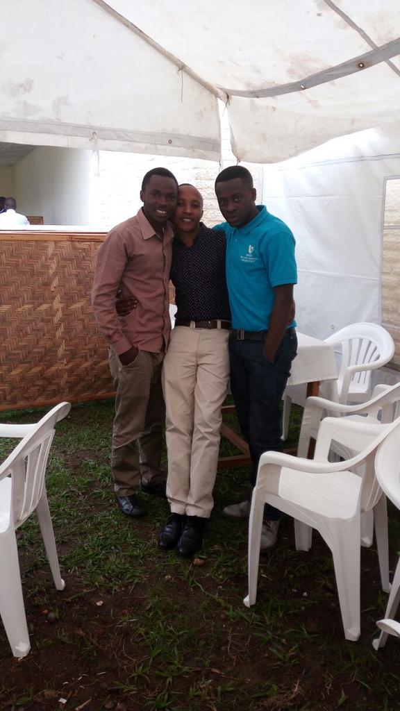 fils2014's tweet image. Count your age by friends, not years. Count your life by smiles, not tears. Thx my friends