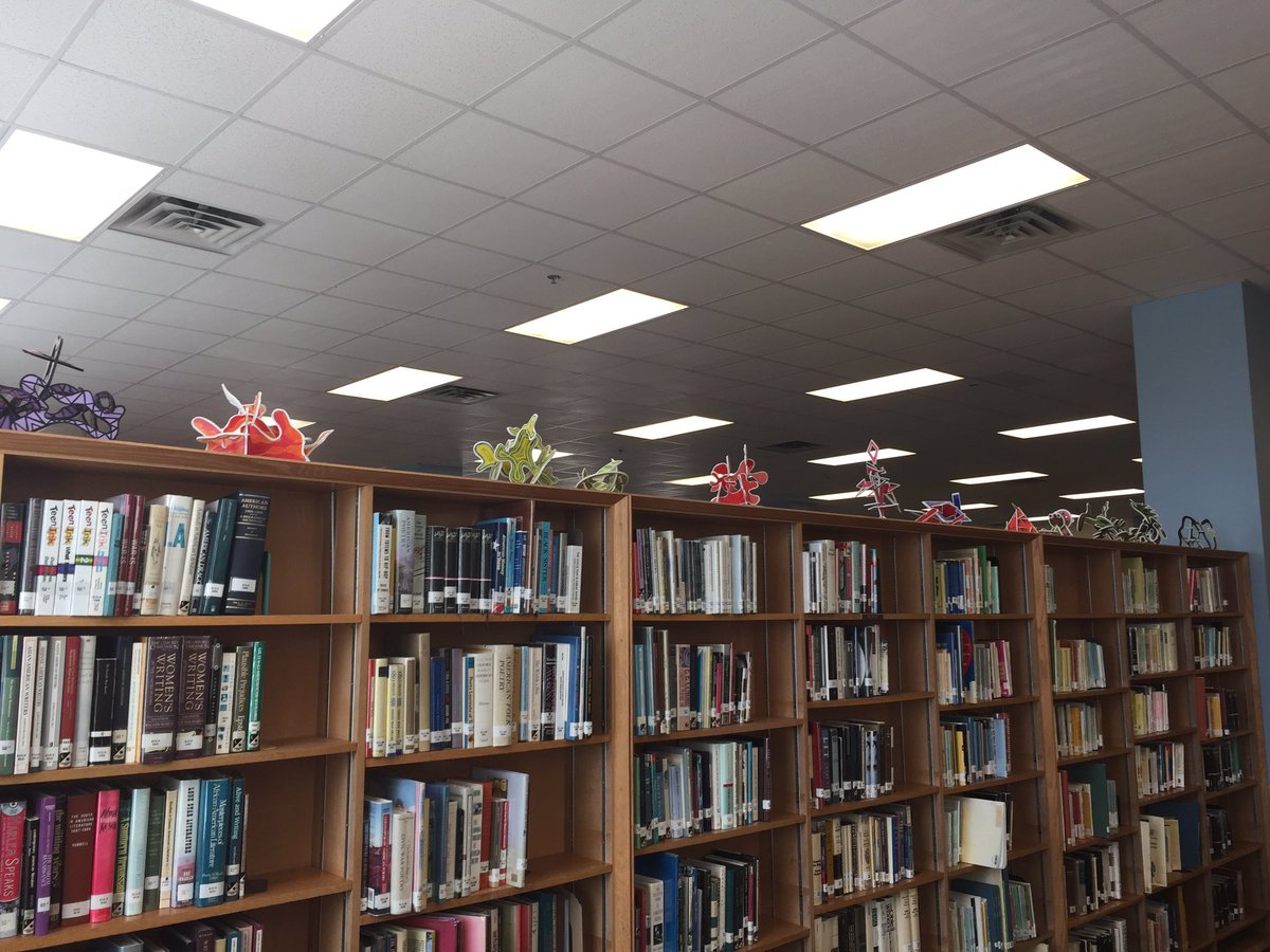DrJoePendleton's tweet image. Thanks to Heather Smith, the Fine Arts section of @HPScotsLibrary is full of student art!  @hpisdschools #hparts