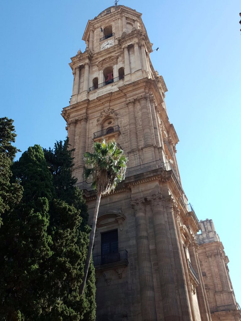 Endülüs Malaga Ulu Camii (şu an kilise) 800 yıllık İslam devletinin kalan kadim izleri. Türkiye'ye sahip çıkalım, vahşi Batı diş biliyor.