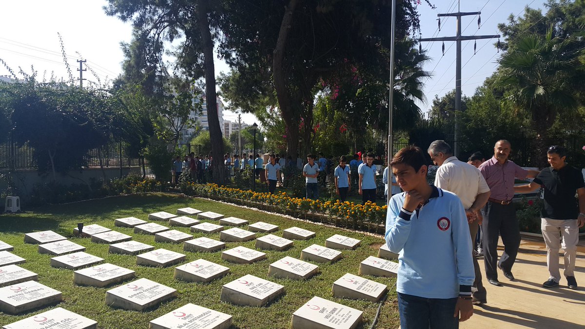 Şehitlerimizi Dualarla Anmak İçin Genç Kardeşlerimizle İkinci Günde Bir Araya Geldik.Unutmayacak-Unutturmayacagız.