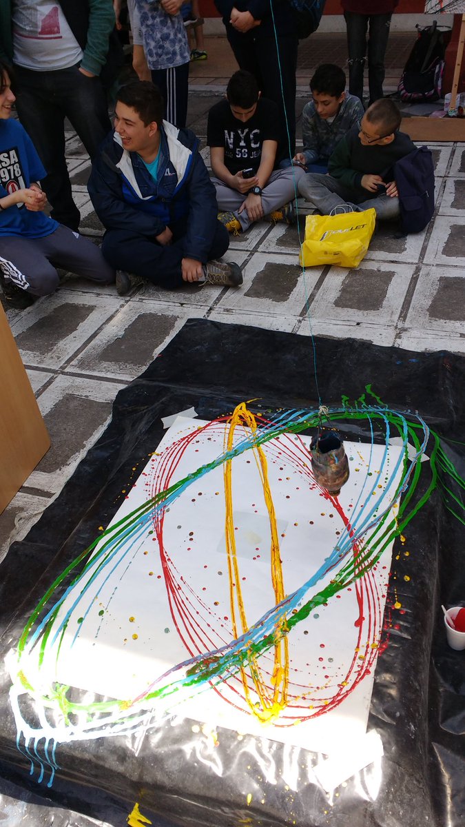 charlieastron's tweet photo. El Péndulo de pintura fue todo un éxito en las #JCDPoli https://t.co/G6a3ChczM9