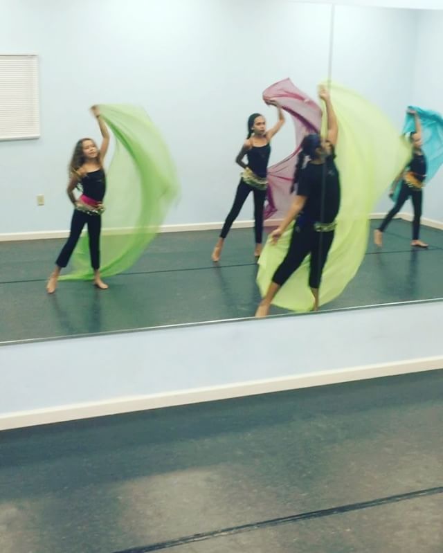 DanmarUs's tweet photo. Little Belly Dancers in training 😍👏🏼! We love our children!… https://t.co/QT1FqBO3uT #katy #houstontx #danzasarabes #houston #danmarstudio https://t.co/DDJEBfqMBJ