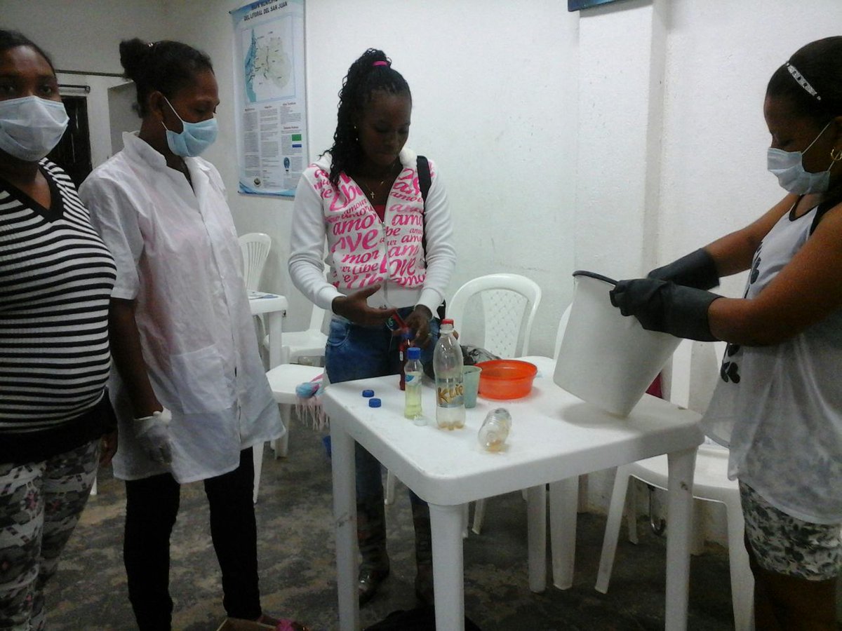 Aquí el <a href="/Sena/">João Sena Ribeiro</a> Regional Chocó, le otorgó a varias mujeres la certificación del curso de Implementos de Aseo. No dejan de doña.