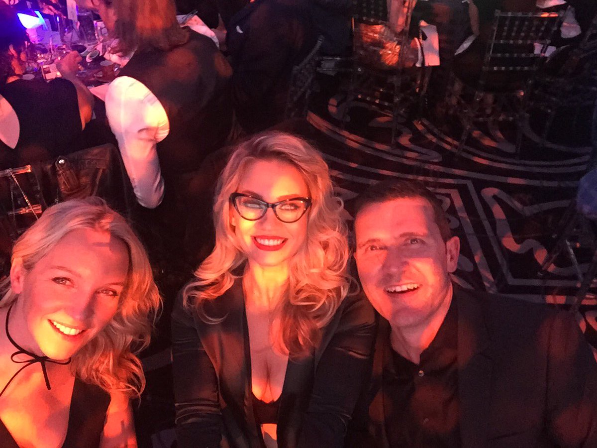 KimberlyKWyatt's tweet photo. Love my peeps ❤️❤️❤️ @Electric_MGT @Rafmcd #loveglasses https://t.co/4oVICAQsO7