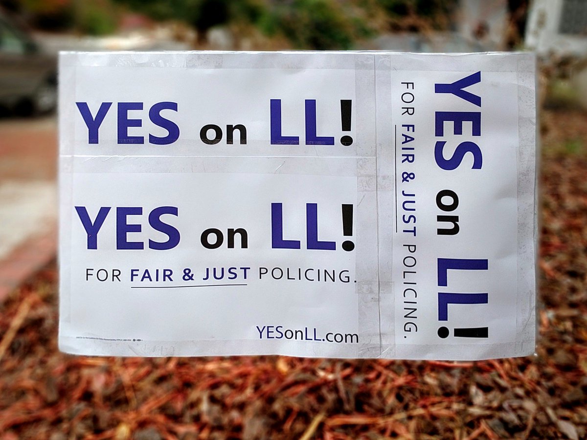 oakcopoversight's tweet photo. Our "Yes on LL" window signs make a fabulous lawn sign. Pick up yours today & show support for police accountability in #Oakland #YESonLL https://t.co/XVFaG4zKQ5