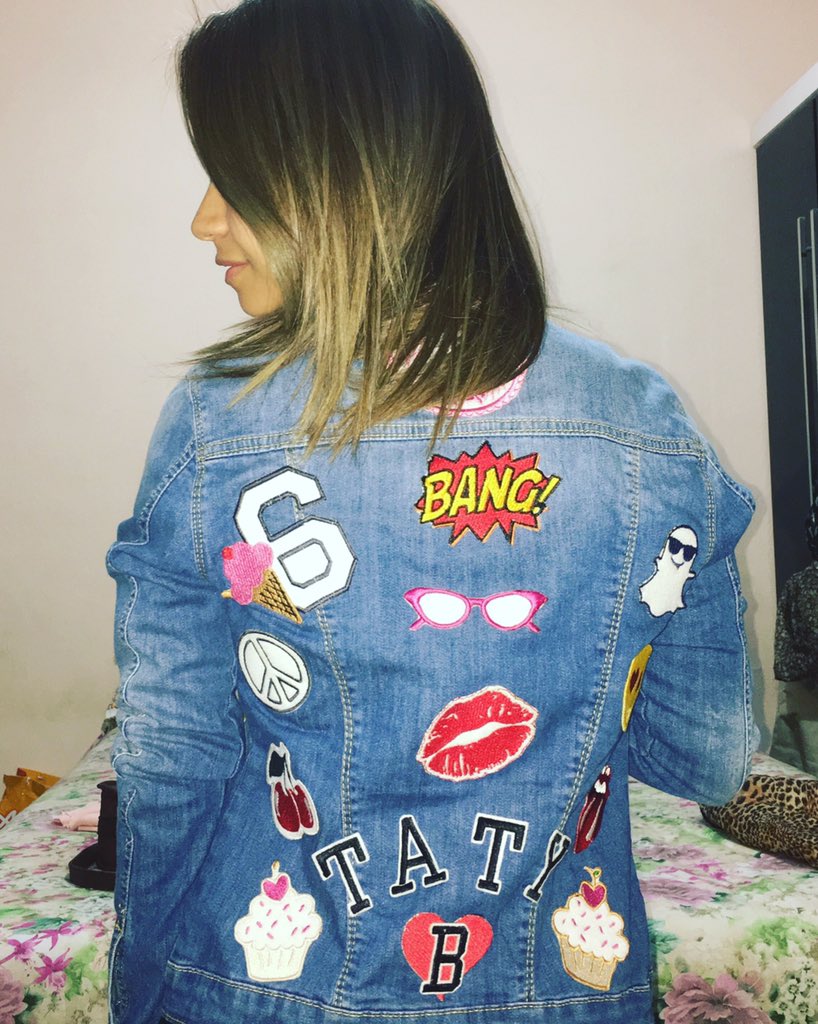 tatiane_binatti's tweet image. Aquele misto de amor e orgulho por ter enfim terminado de personalizar minha jaqueta jeans. Do básico ao trend. 😍
#Patches #Patchlovers ❤️