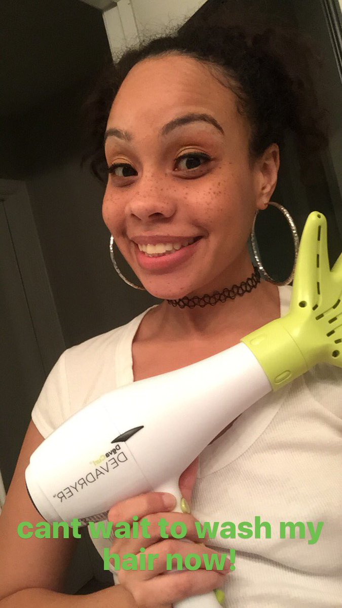 mixdgrlproblems's tweet image. geeked over my new @DevaCurl #devadryer and #devafuser 💚➰