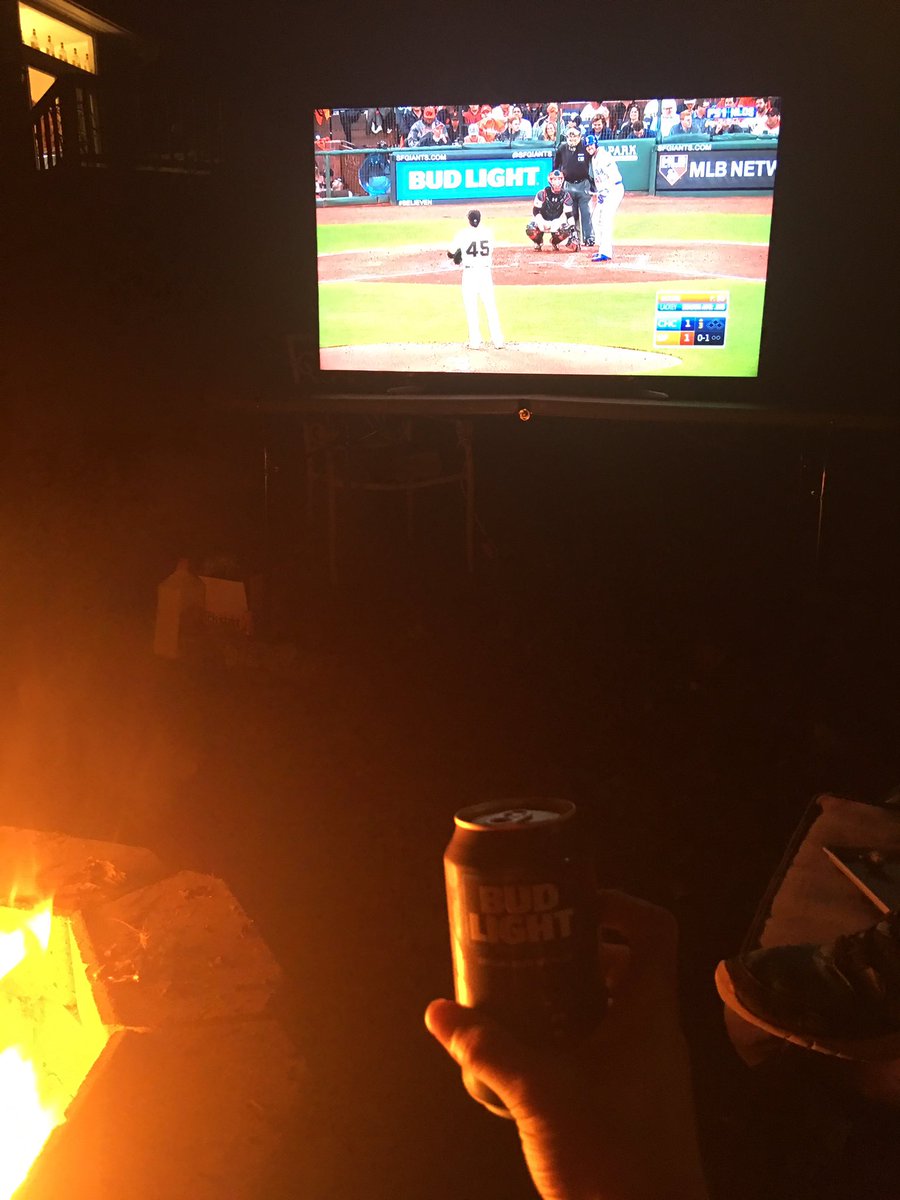 DustinDutter's tweet photo. Beer and baseball https://t.co/gsfaCBU8rq