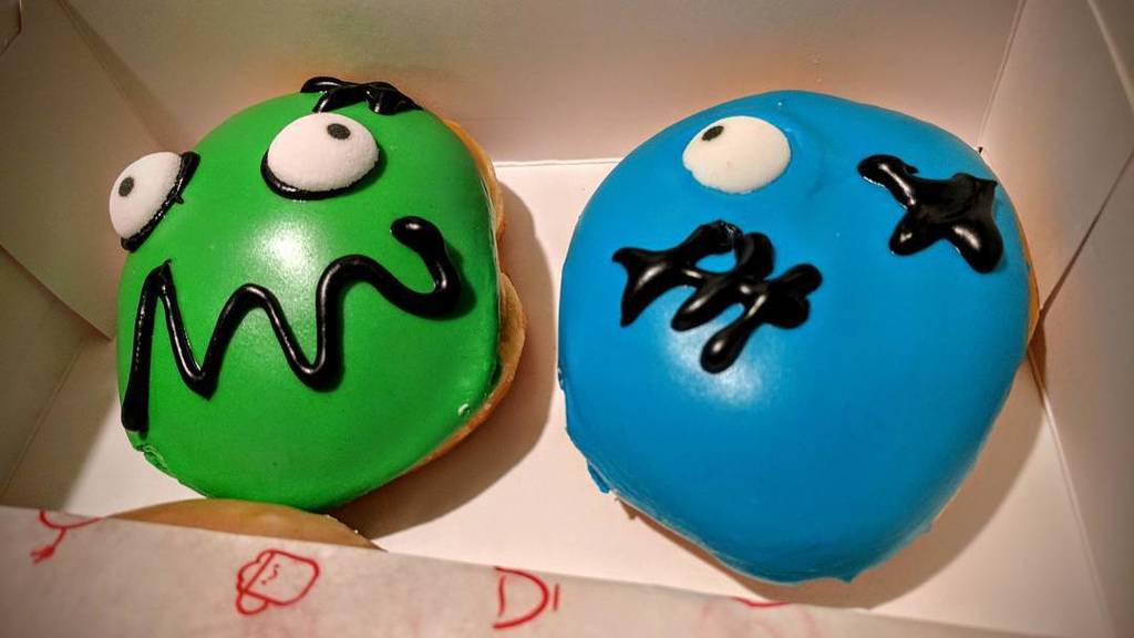cman2k's tweet photo. Mmmm...Zombie donuts. #Zonuts ? https://t.co/Y43w0fxNDv https://t.co/YTym00daYQ