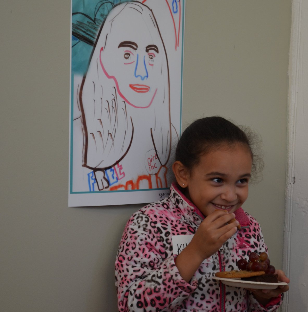 GirlsIncValley's tweet photo. Fabulous #ConnectWithArt gallery opening! Girls, parents, artists &amp; guests enjoyed meeting &amp; viewing works by artists - big &amp; little! https://t.co/fcbvhb0che