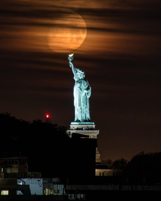 evelynhill_inc's tweet photo. What's your best picture of #LadyLiberty ?Share it with us using #PictureLiberty and get ready to win $500😍Gorgeous pic from @maximusupinNYc https://t.co/ZNJR3KS4e0