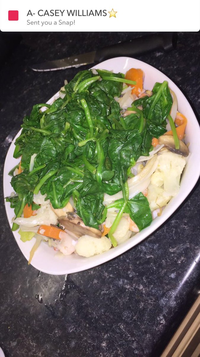 Booapplepie's tweet photo. SPINACH IS MY FAVOURITE VEGETABLE AT THE MOMENT AND SO IS THE TESCOS FROZEN FRUIT. THE SUN LOOKED BEAUTIFUL BEFORE RUNNING THIS MORNING TOO! https://t.co/5TLE1f8QVl