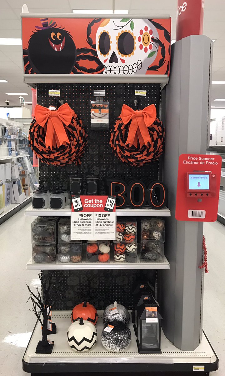 Driving sales with a Halloween décor end cap in domestics! 3 more weeks till trick or treat time! ✨🎃👻🌙 #T2187 <a href="/jolly_reba/">Reba Jolly</a> <a href="/rmunny0128/">Ramiro</a>