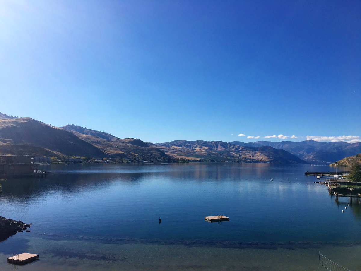 InAHalfShell's tweet photo. Lake Chelan is magnificent! #PCSGA ⛰🏞 https://t.co/yd58wcjhUB