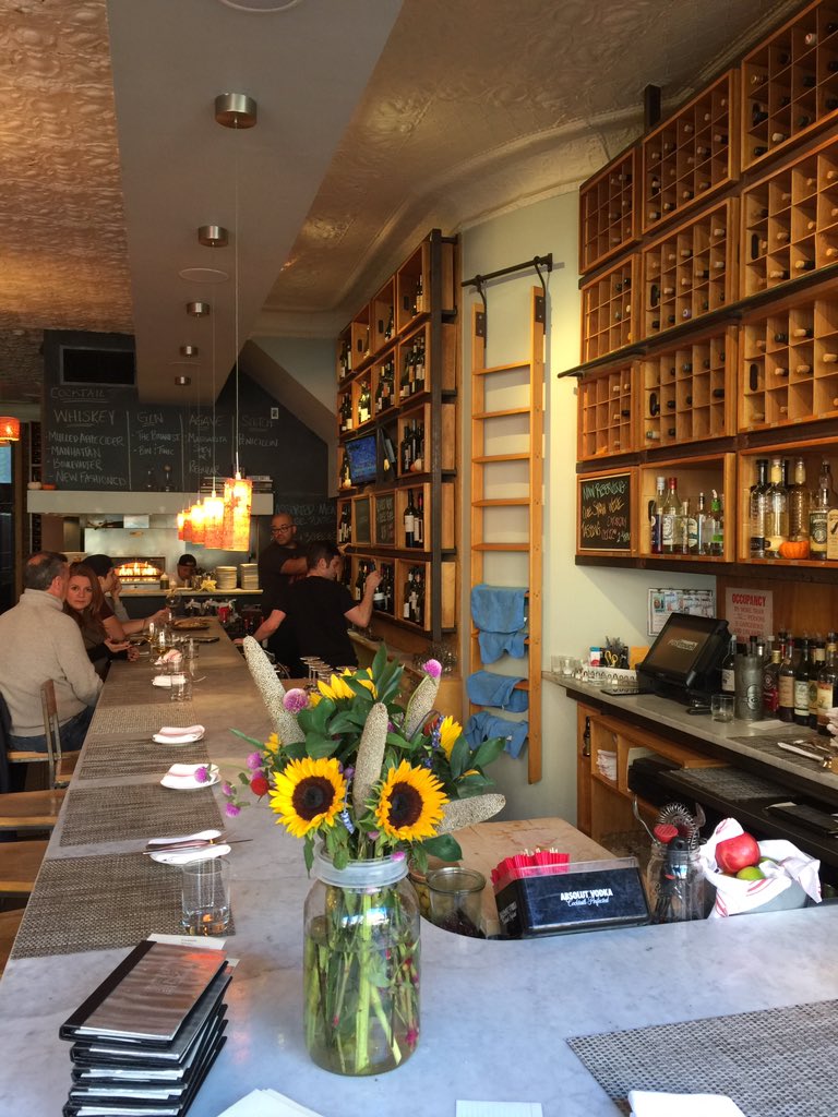 "We will definitely get this tannat by the glass" que lindo escuchar eso! <a href="/FamiliaDeicas/">Familia Deicas</a> <a href="/PhSelections/">PaulHobbsSelections</a> #paulhobbs #NJ @wineschach