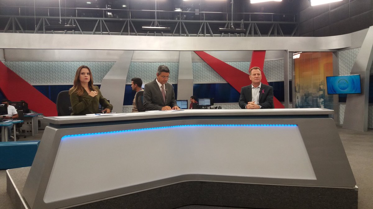 DepMajorAraujo's tweet photo. Estamos ao vivo agora na TV Record! Na estrevista com os vices. #Iris15 #IriseMajor https://t.co/H74khnkArs