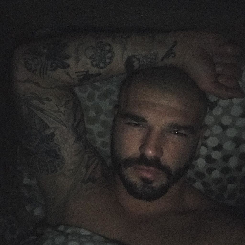 BenjaminLapeyre's tweet photo. 💤Bonne nuit !!💤 #menwithtattoos #beardmuscles #beardandtattoos 💤😴✌🏼️ https://t.co/jHSJrnqNIj https://t.co/sHzcq4aVux