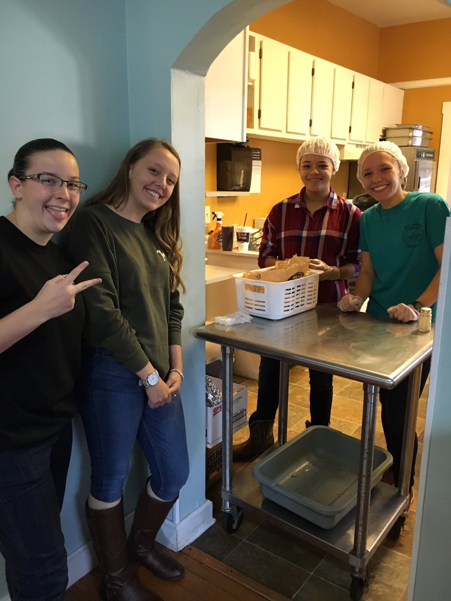 LebanonFFA's tweet photo. Lebanon FFA is thankful for the opportunity to serve at the Shalom House! https://t.co/lR8WJpuTqs