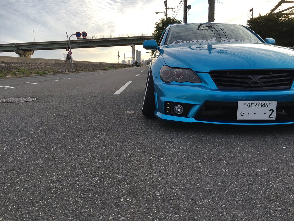 車 ライト 青いマーク Kuruma