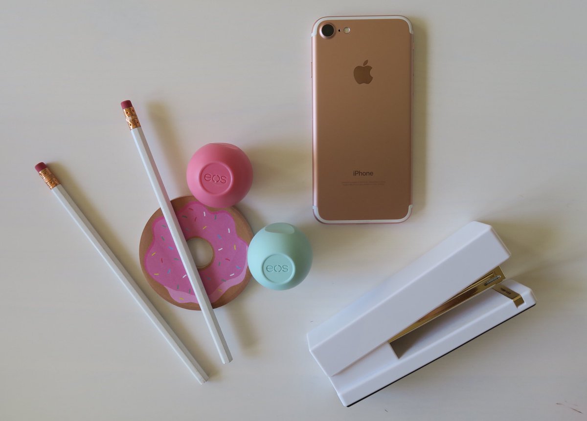 teresuch's tweet photo. ¡Estos son las accesorios que nunca olvido en un día de clases! Los #labiossuaves y #humectados ¡siempre serán un must! #eosmx #orgánicos https://t.co/r66tEtAfe2