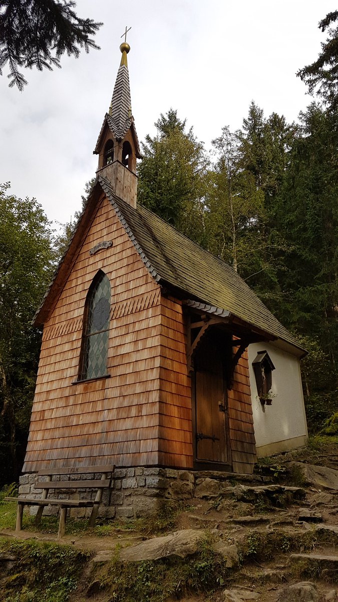 Bergnarrisch's tweet photo. Wandern wie ich es liebe.... und eine sehr schöne #BergKapelle. #Brandberg-Kapelle #Mayrhofen https://t.co/KsGYG6Jf4U