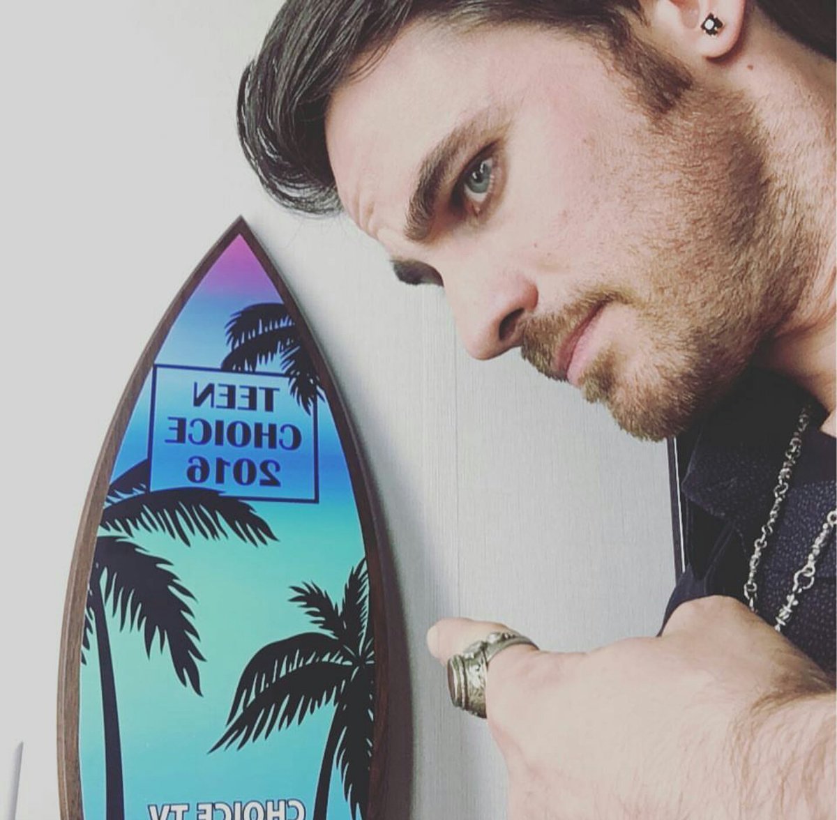 colifersquadbr's tweet photo. Colin acabou de postar esta foto em seu instagram com a mini-prancha de surfe que ganhou de presente.
๐ปโค #TeenChoice2016 https://t.co/6Y6PMmmjKH