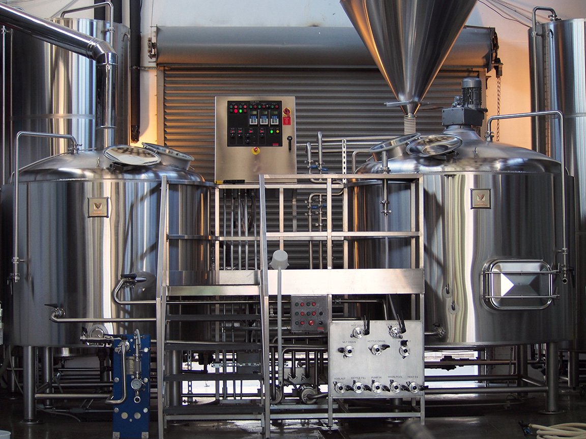 Front patio leads to a large building w/ tasting room; brewery at the back. Shoe Toss Rye IPA - good! On the Spot IPA - nice! <a href="/WanderBrewing/">Wander Brewing</a>