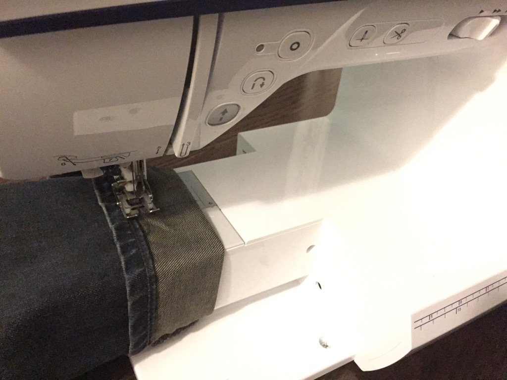 MeDeniseWild's tweet photo. #tasksimplified thanks to the #freearm on my @BrotherCanada #sewingmachine. Hemming pants has never been so easy. https://t.co/pmxXAJRMaG
