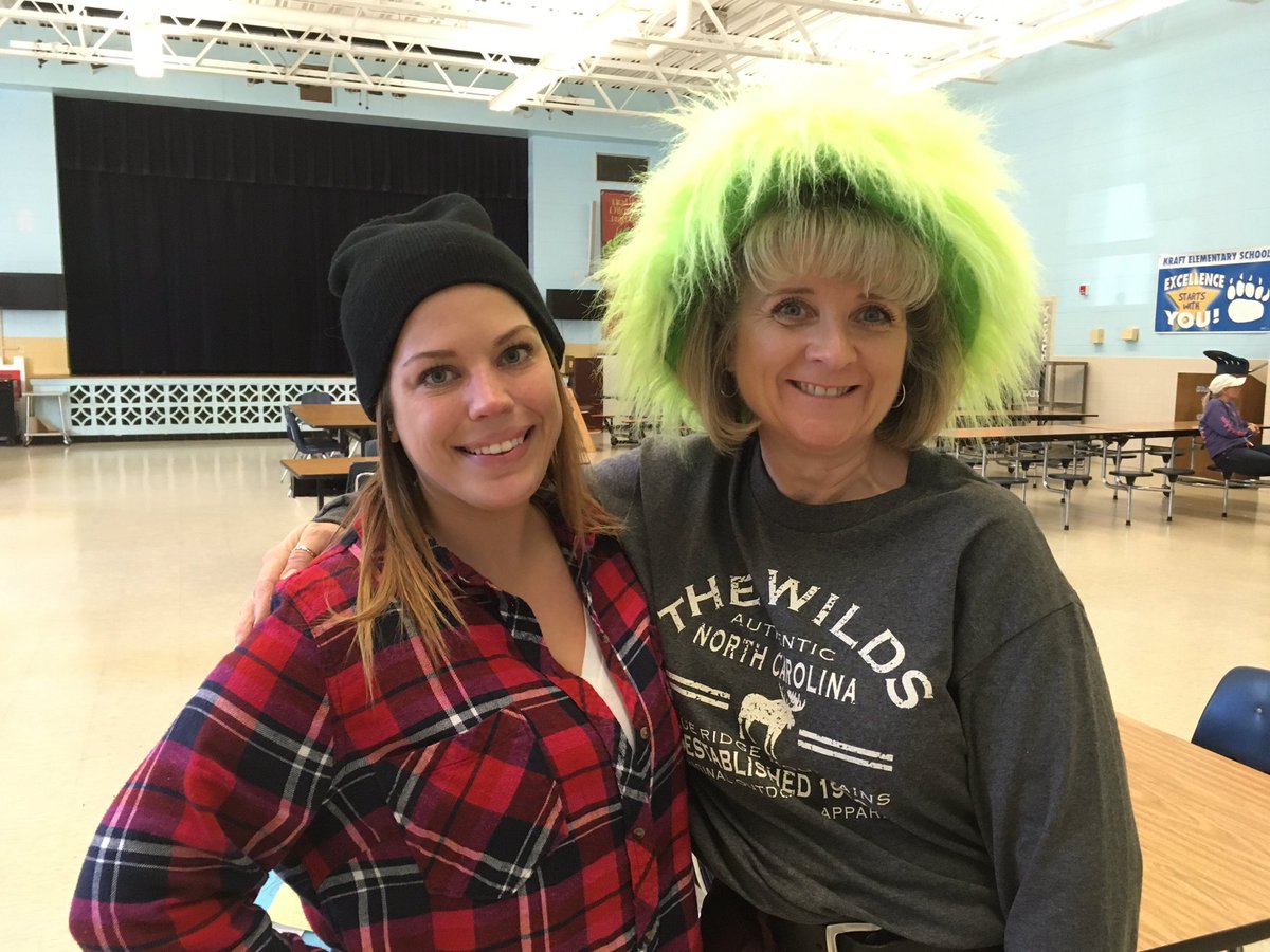 teach_element's tweet photo. Kindergarten teachers get into Spirit Week @KraftES1. @HamptonCSchools #teach_element #spiritweek2k16 #thesillies https://t.co/O8EM6MwBtv